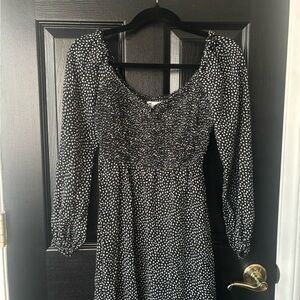 Hollister Black and White Sweetheart Neck Bishop Sleeve Dress